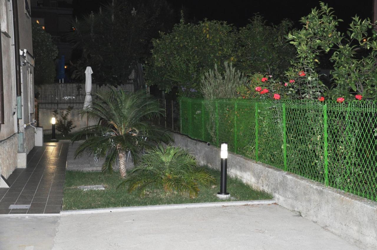 Via Battisti 231 1 Apartment Pietra Ligure Bagian luar foto